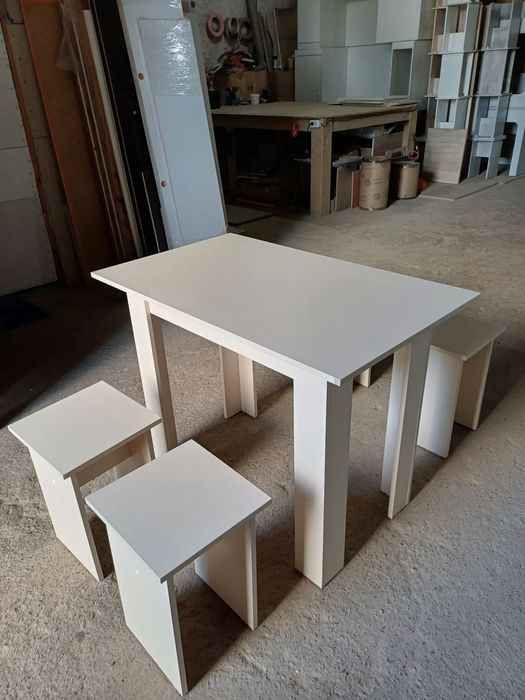 Стол с табуретками!!! Новый!!!