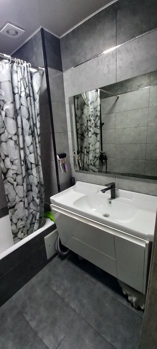 Сергилида 3 хонали уй сотаман уй узимики  75 000 у е келишамиз пулига