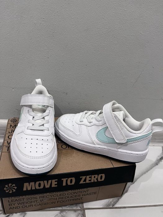 Обувки Nike и Adidas