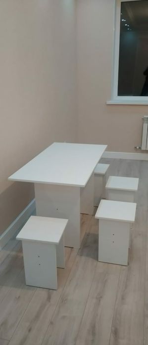 Новыe столы и стулья