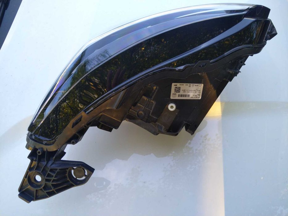 Ляв фар Пежо 208 2 генерация 2024