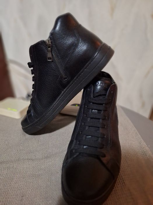 Кожени Кецове марка Prada