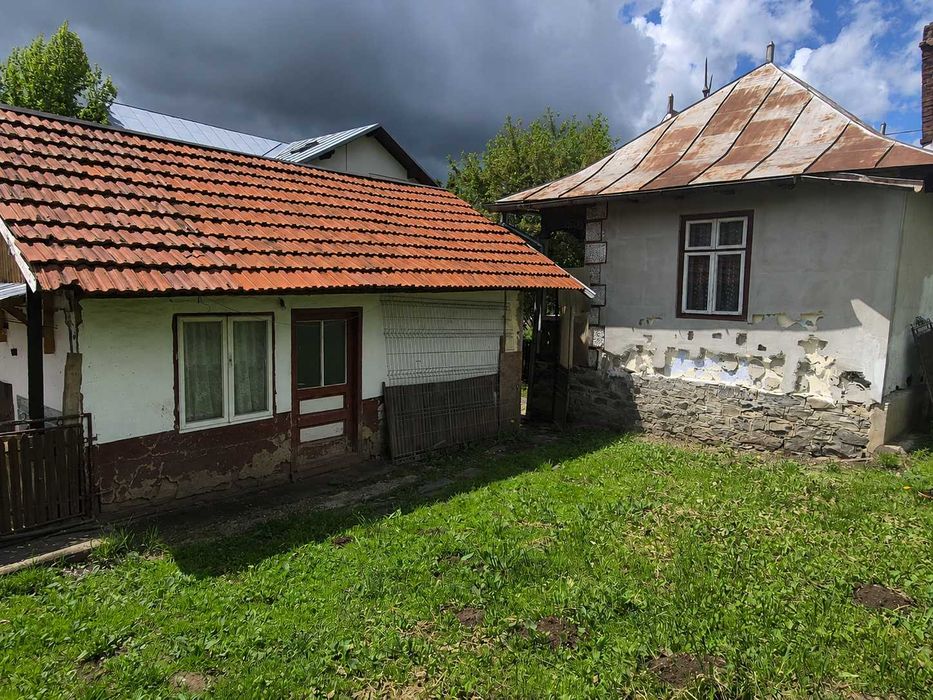 Casa batraneasca si o anexa suprafata de 589 mp patrati de vanzare Comarnic