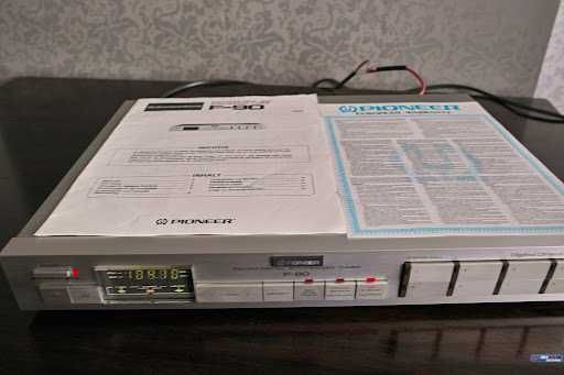 Pioneer A-80  Pioneer F-90