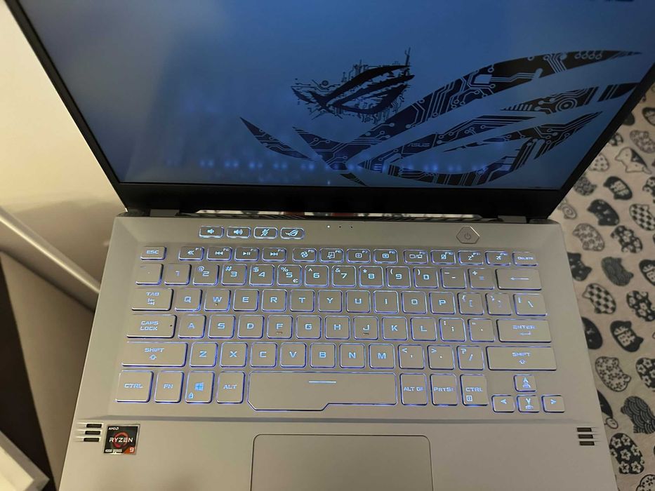 Asus Rog Zephyrus RTX 2060/Ryzen 9 4900HS/1TbSSd/2560x1440p/16Gb Ram