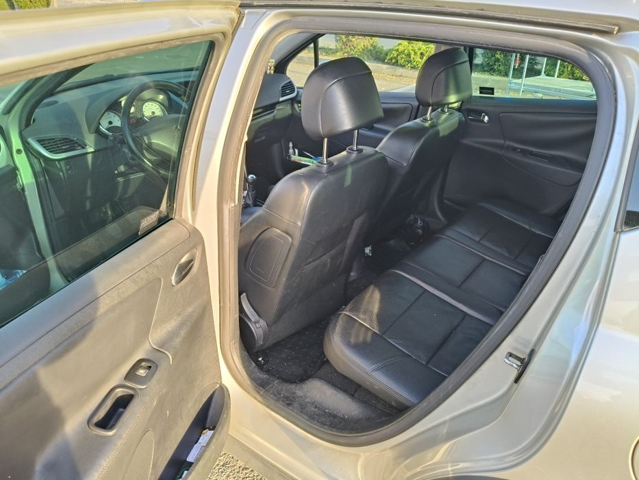 Vând Peugeot 207 SW outdoor