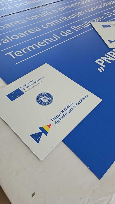 Etichete,bannere,bennere,colantari magazine, stikere auto,placi rigide