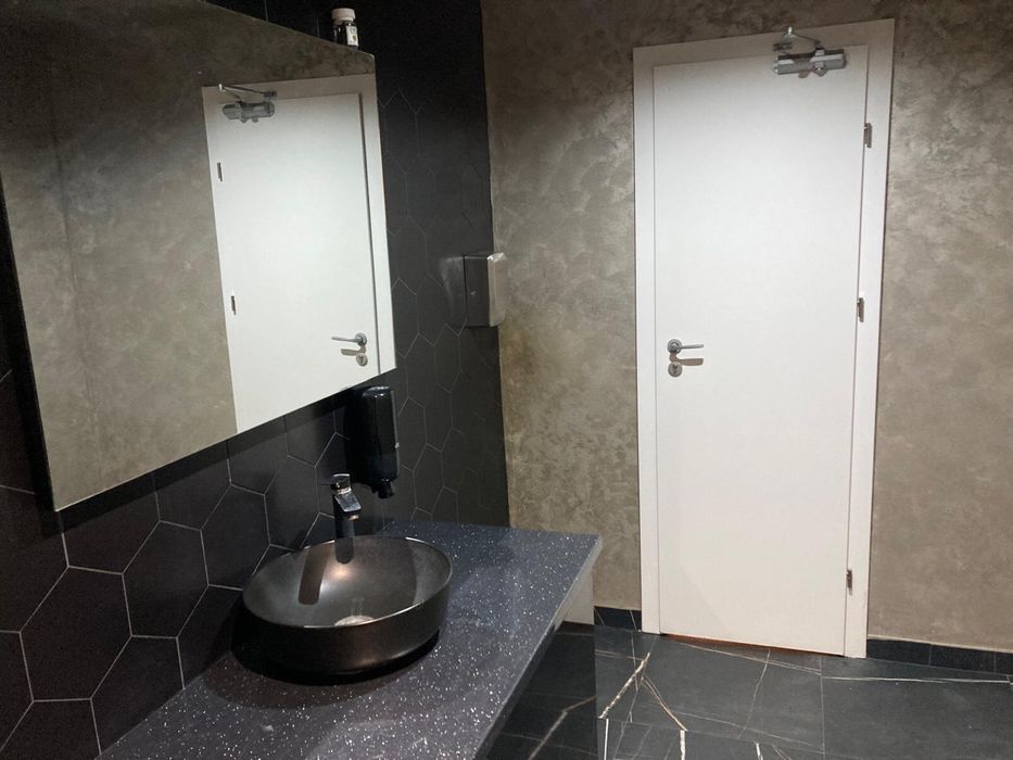 Spațiu comercial de inchiriat 208 mp+ curte 135 mp Sf.gheoeghe