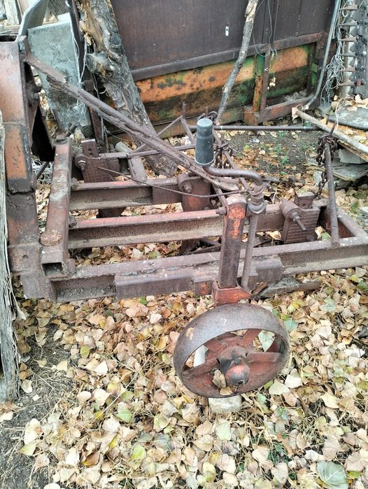 Продам трактор т-25, плуг и сварочный саг