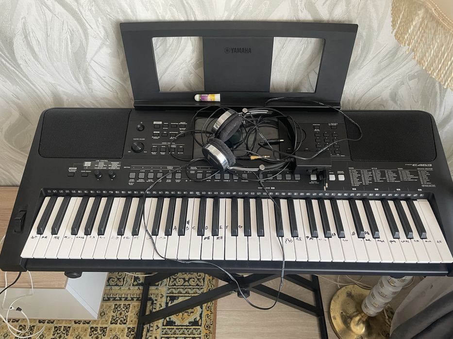 Продам синтезатор