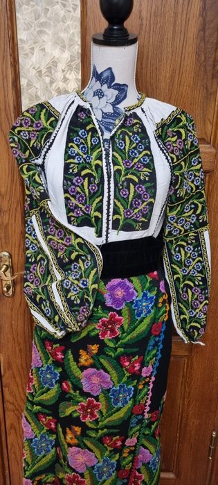 Costum popular autentic