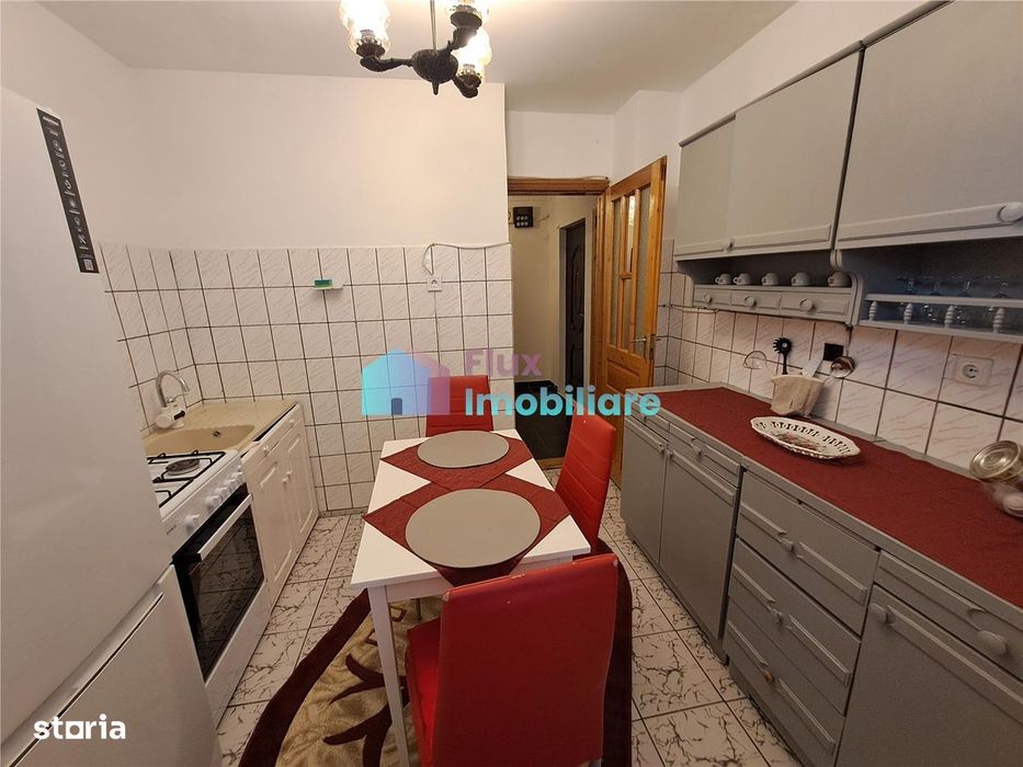 Apartament cu 3 camere etaj 2 Obcini zona Dany Gry