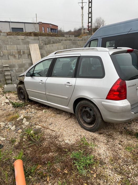 Vând Peugeot 307 pentru dezmembrare