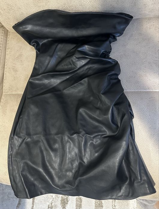 Черна кожена рокля