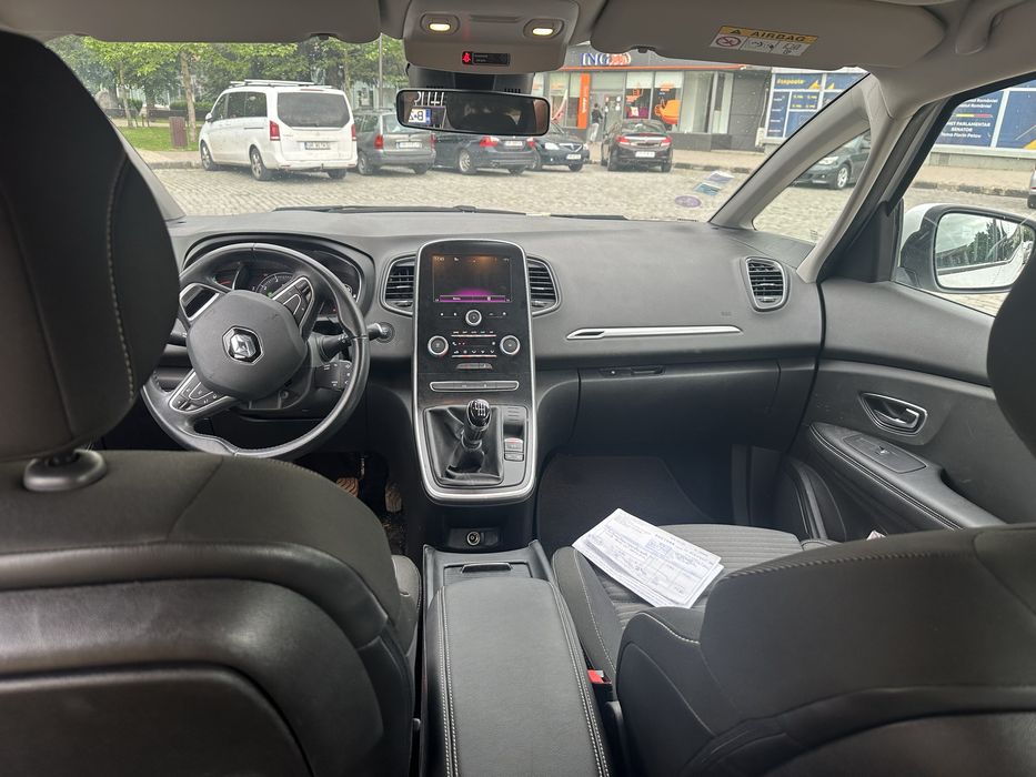 Masina 7 locuri - Rent A Car - Inchirieri auto Bucuresti Aeroport