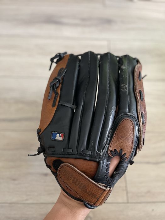 Mănușă de baseball Wilson