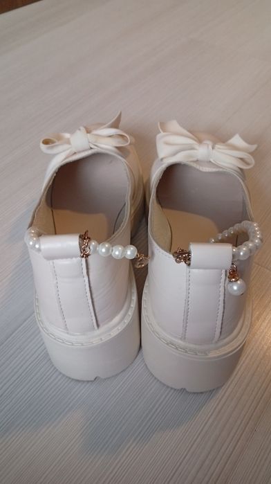 Pantofi dama, ușori și eleganți
