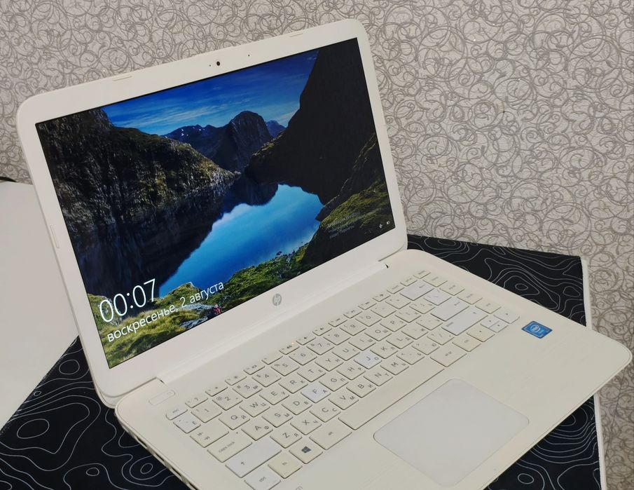 Ноутбук HP Stream 14 с чехлом