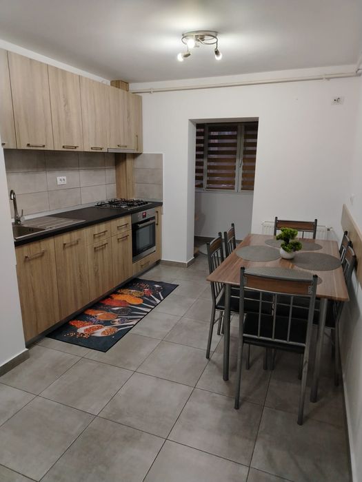 Închiriez apartament
