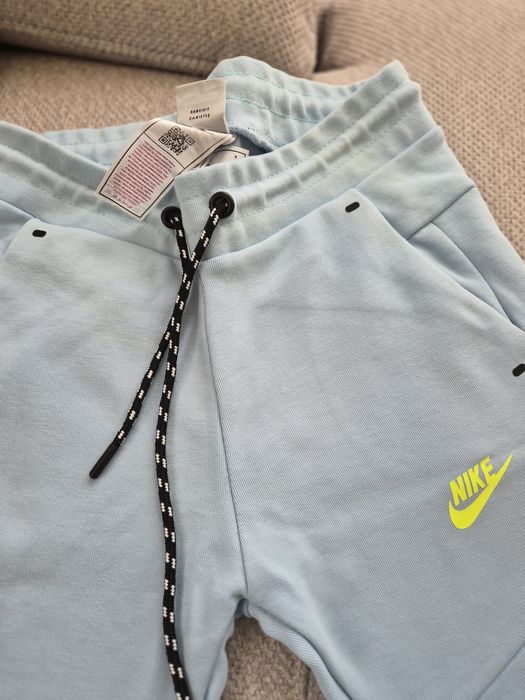 Спортен екип NIKE р-р15-16г.