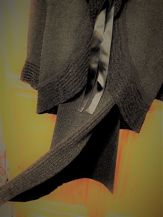 Костюм 3 Части с Декорации Сатен-ЖИЛЕТКА+ПОЛА дълга+БЛУЗА ! НОВ!