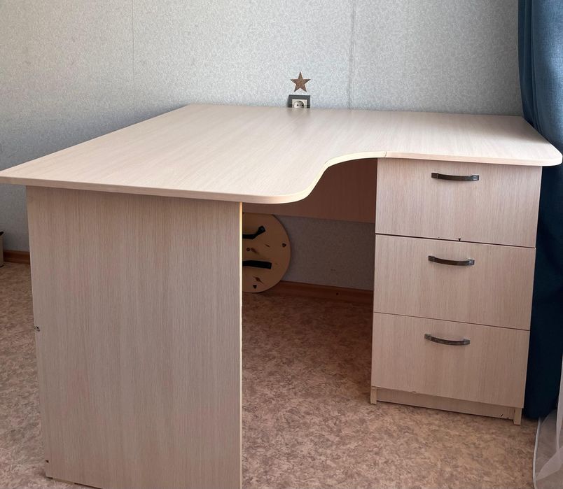 Продаю письменный стол, б/у