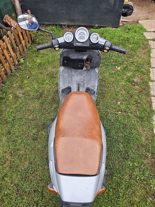 Продавам скутер  49 кубика