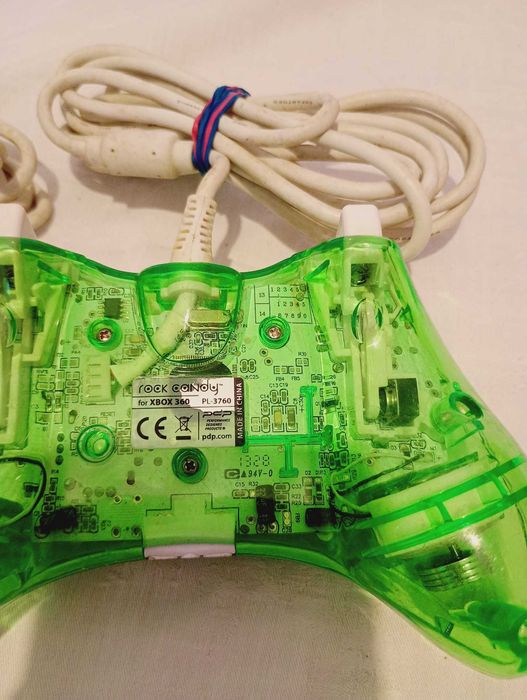 Doua manete transparente pentru Xbox 360. Rock candy
