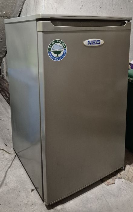 Малък хладилник NEO BC-120 Silver
