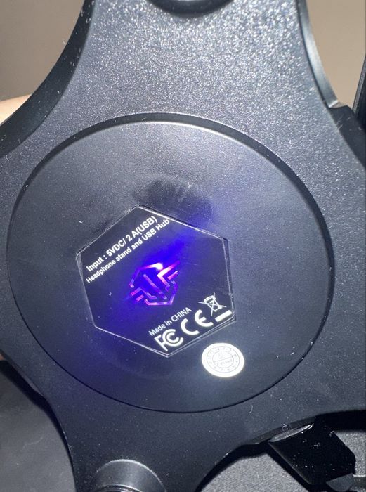 RGB стойка за слушалки