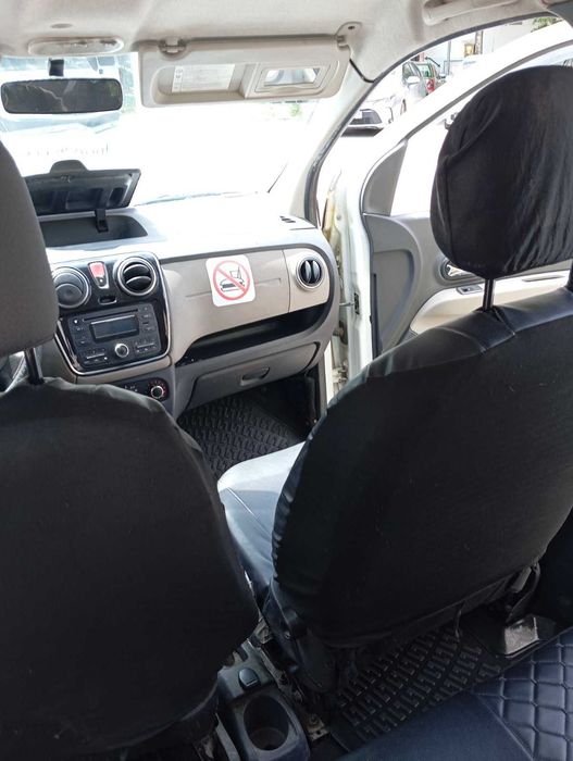 Продавам Dacia Lodjy