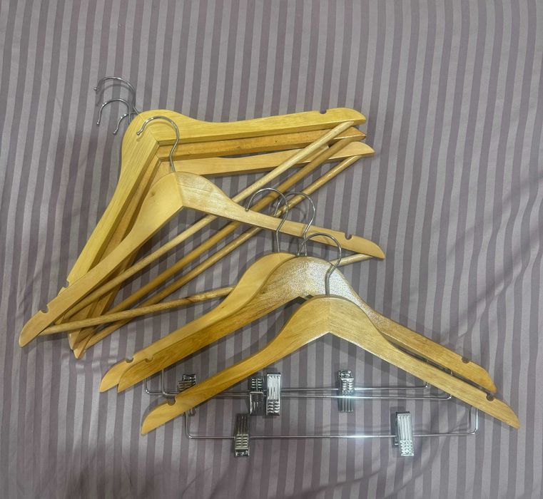 Продам вешалки в ассортименте.
