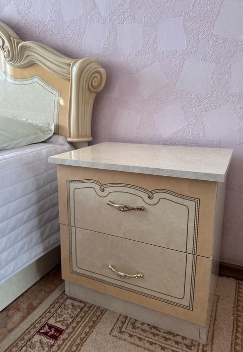 Срочно продаётся спальный гарнитур.