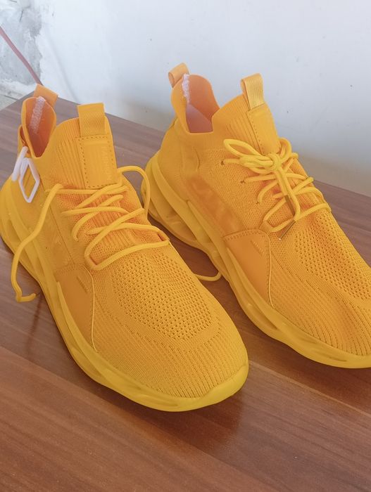 Adidași noi 450 lei toti