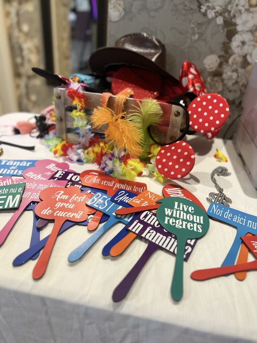 Oglind magica, cabina foto,platforma 360,fum greu, scaune, mese, flori