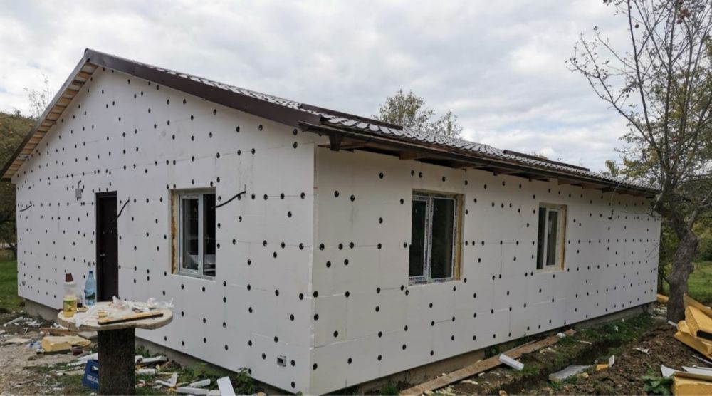 vand case pe structură metalică izolată si pregatită la gata
