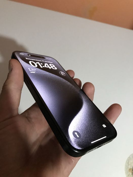 Продам самый живой Iphone 15 pro Black