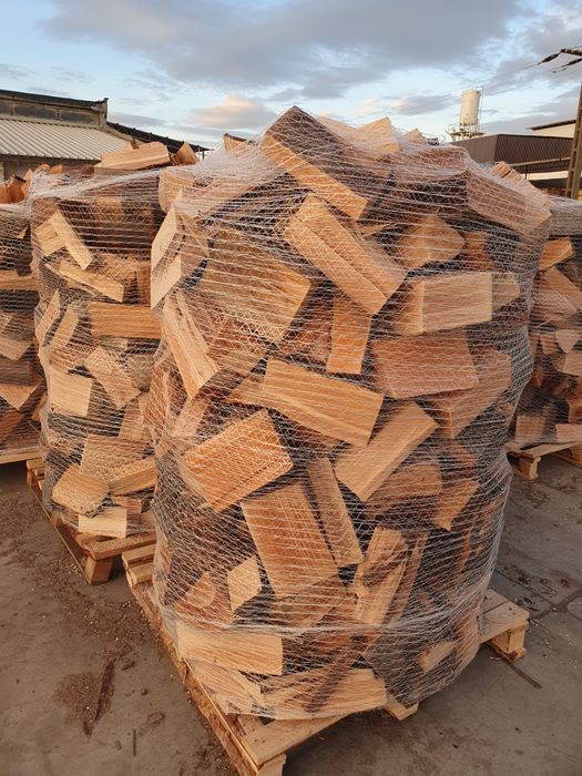 Lemn de foc de fag paletizat livrat la domiciliu