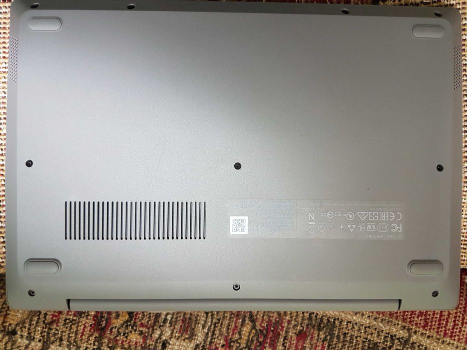 Laptop Lenovo 81VR