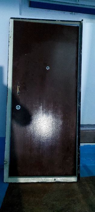 Продается дверь железный правый