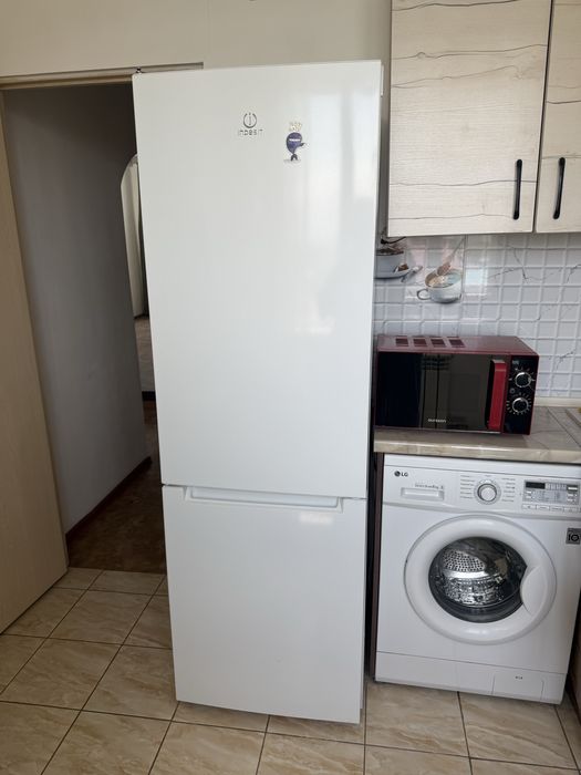 Холодильник Indesit