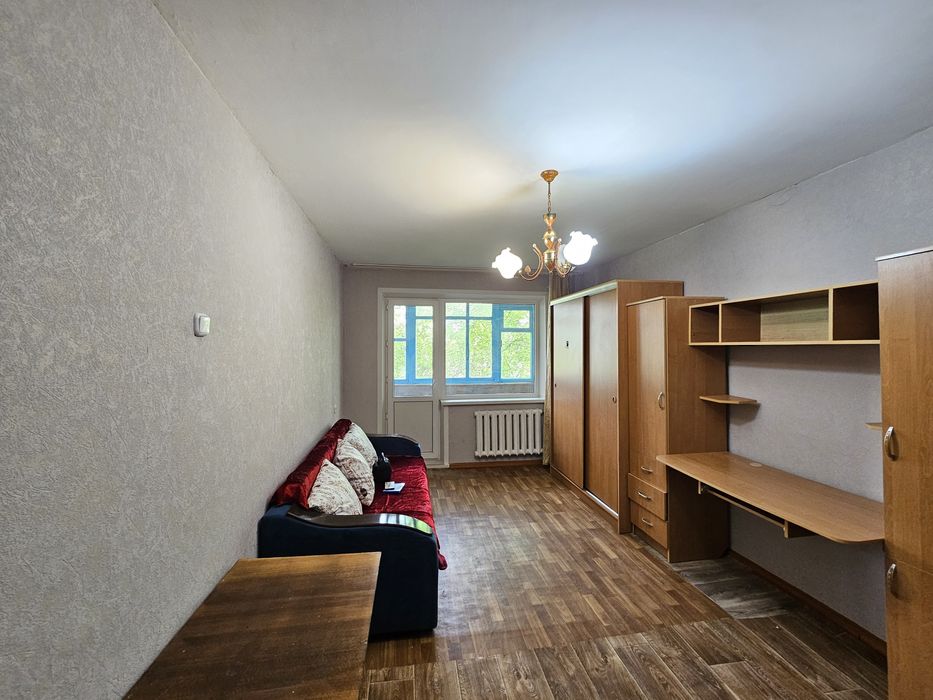 Продаю квартиру в 14 микрорайоне, дом 4А, 2 этаж