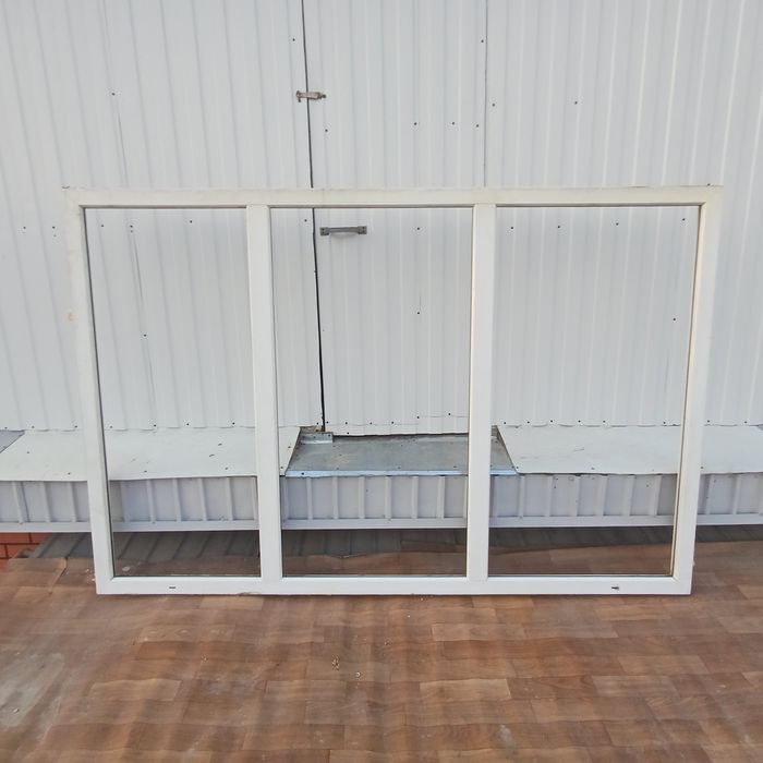 Продам пластиковую окну