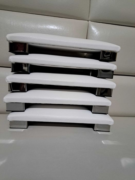 Поставка за ръце за маникюр.