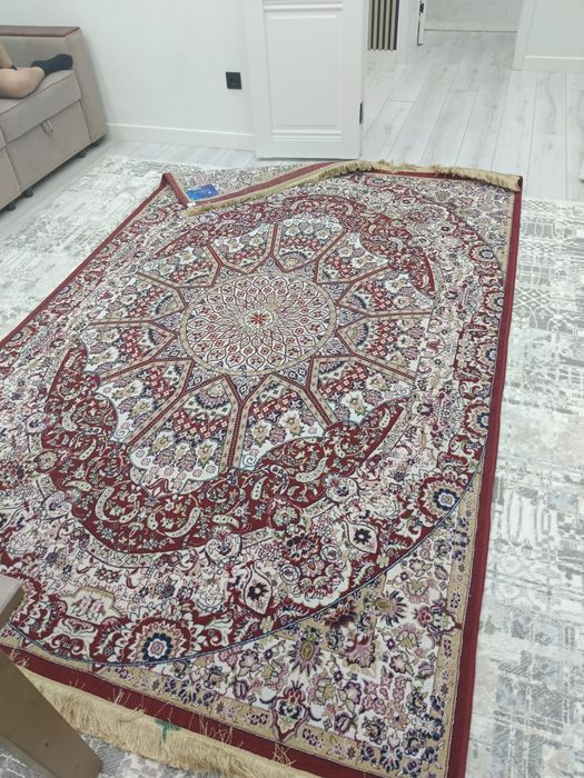 Продам ковёр 2 на 3 размер