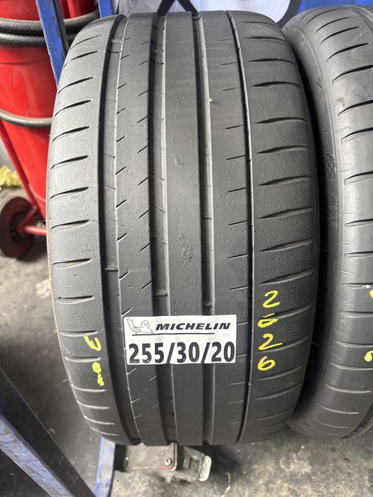 255/30/20 Michelin