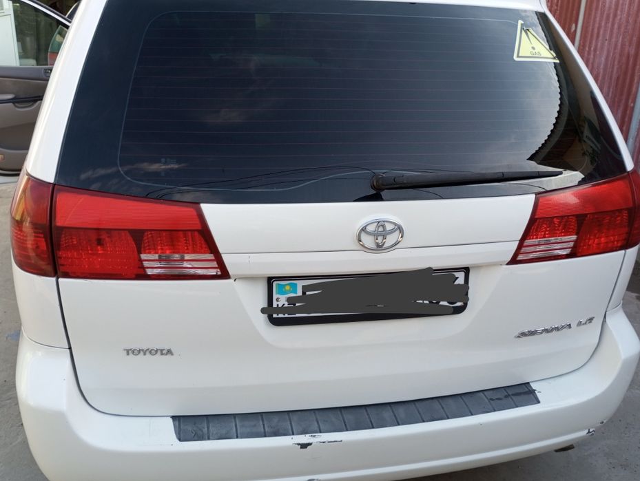 Тойота Сиенна 2004