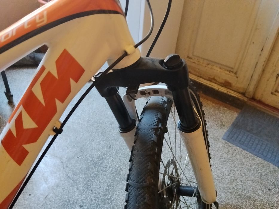Bicicleta full suspensie