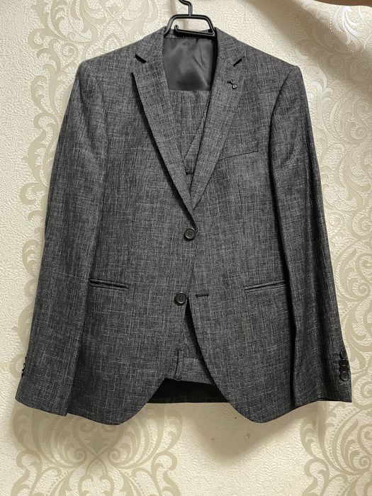 Костюм тройка серый