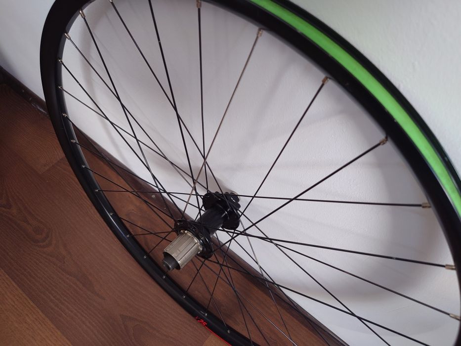 Roata cursiera și roata spate boost 148 tubeless